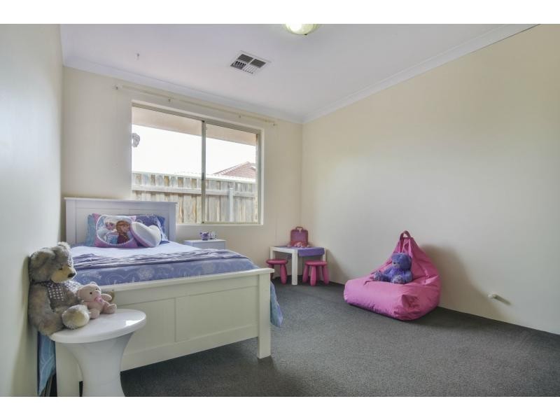 8 Lapwing Road, Coodanup WA 6210