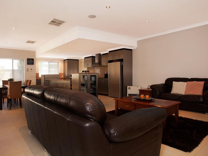 5 Grallina Way, Tapping WA 6065