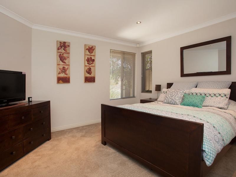 5 Grallina Way, Tapping WA 6065