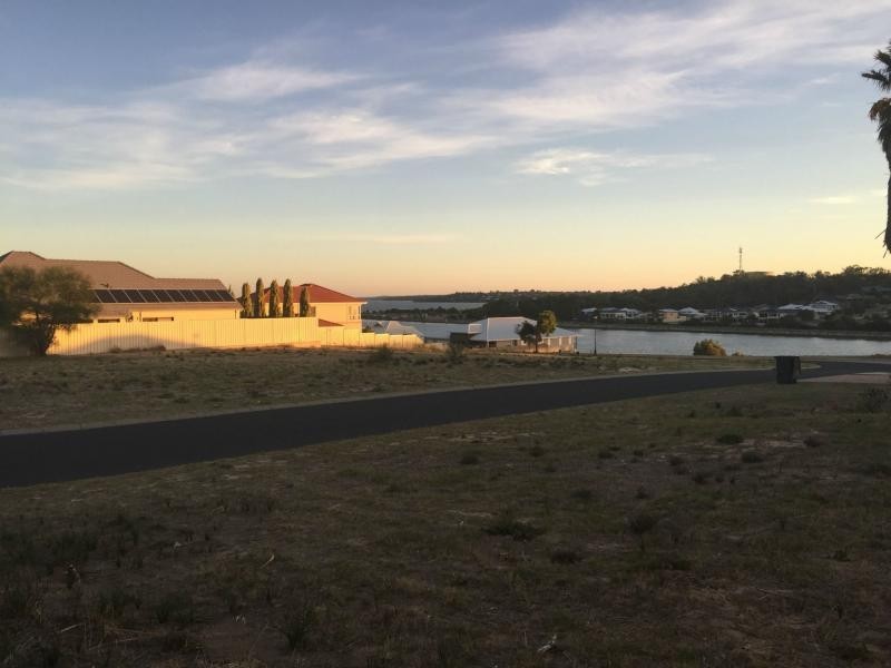 7 Spoonbill Retreat, Wannanup WA 6210