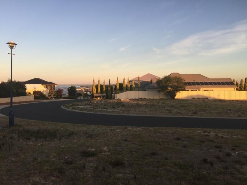 7 Spoonbill Retreat, Wannanup WA 6210