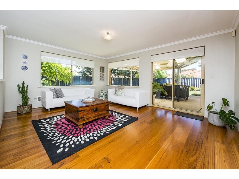 11 Fitzgerald Court, Kingsley WA 6026