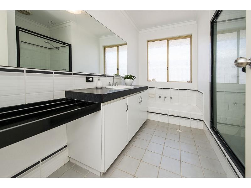 11 Fitzgerald Court, Kingsley WA 6026