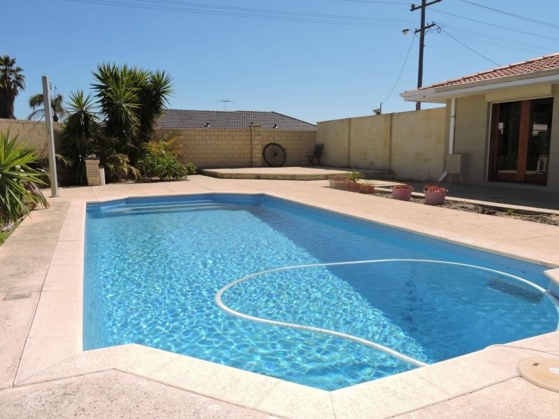 33 June Road, Safety Bay WA 6169