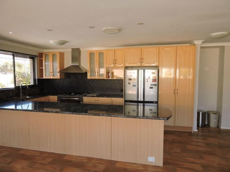 33 June Road, Safety Bay WA 6169