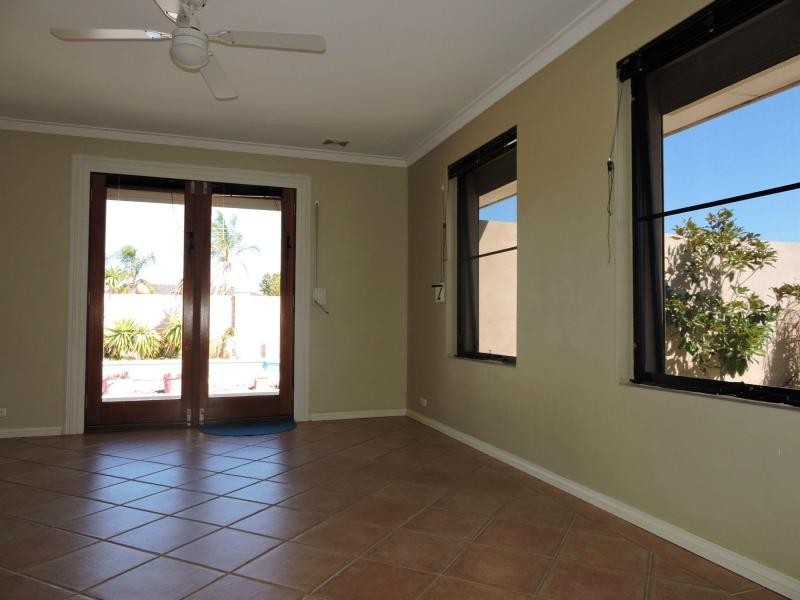 33 June Road, Safety Bay WA 6169