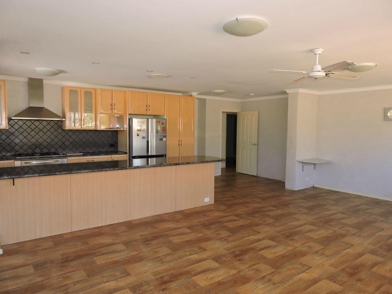 33 June Road, Safety Bay WA 6169