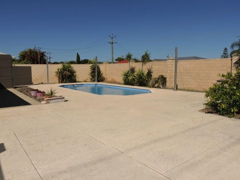 33 June Road, Safety Bay WA 6169