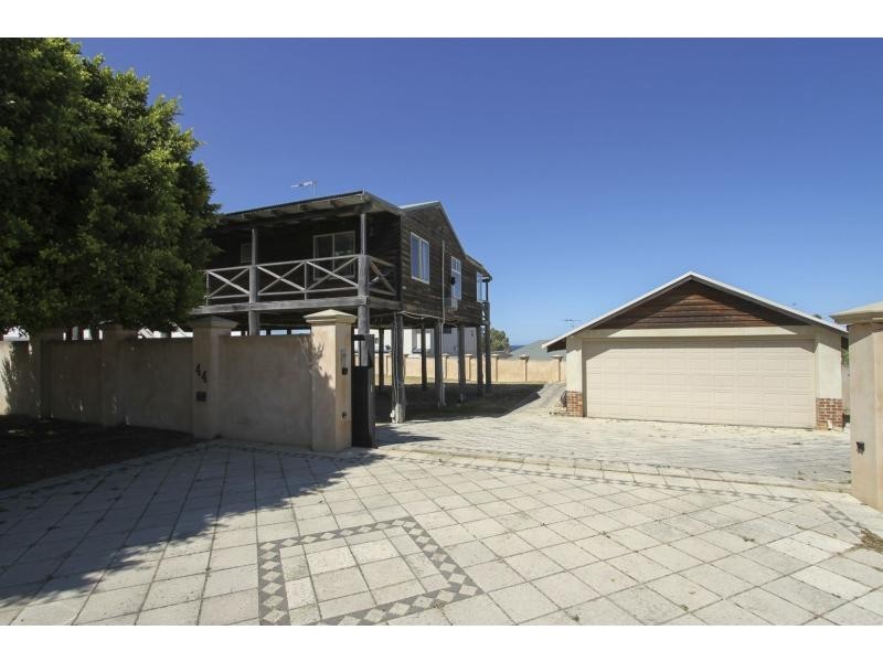 44 Mindarie Drive, Quinns Rocks WA 6030