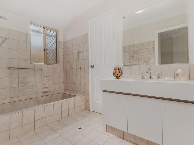 14 Ledger Street, Warnbro WA 6169