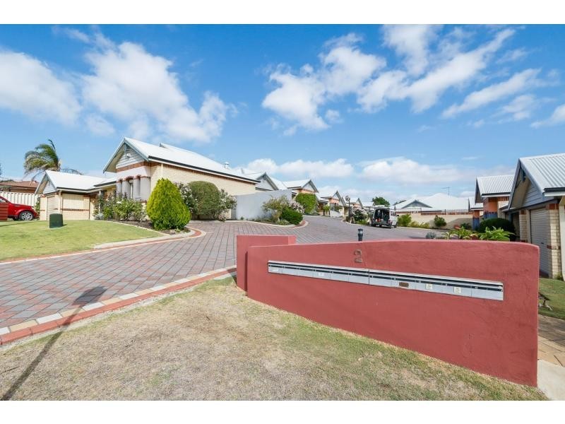 8/2 Camberwell Road, Balga WA 6061
