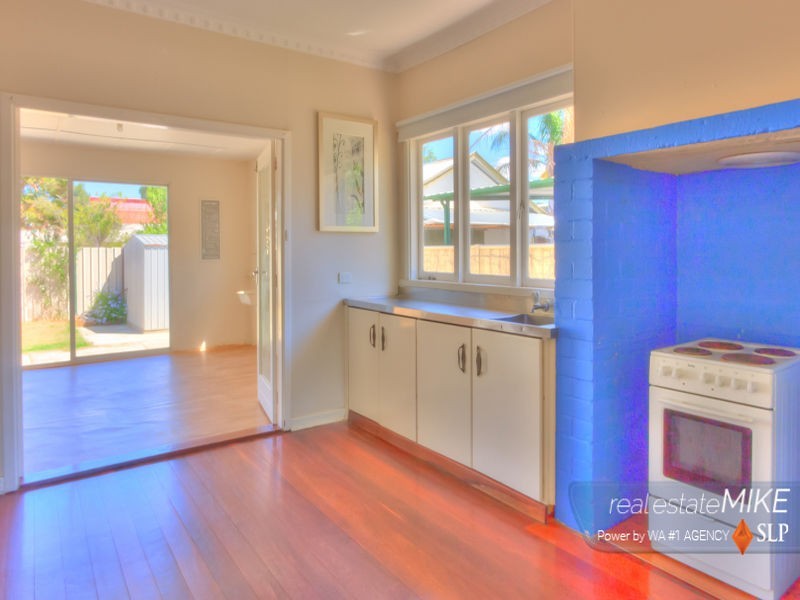 11 Church Street, Kelmscott WA 6111