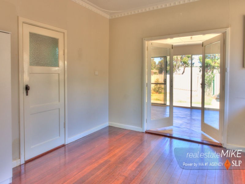 11 Church Street, Kelmscott WA 6111