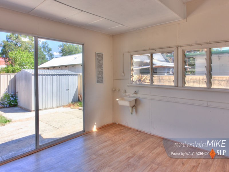 11 Church Street, Kelmscott WA 6111