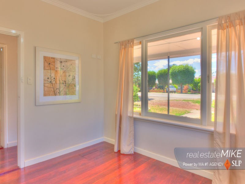 11 Church Street, Kelmscott WA 6111