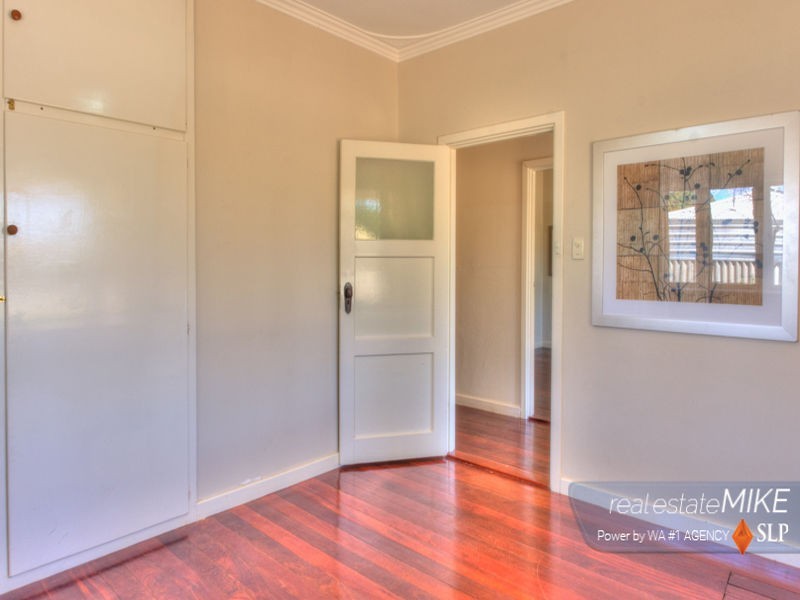 11 Church Street, Kelmscott WA 6111