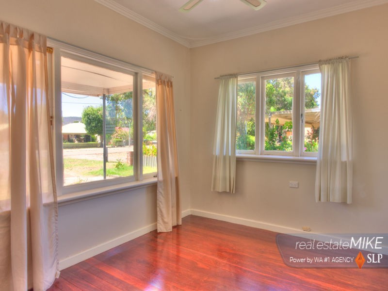 11 Church Street, Kelmscott WA 6111