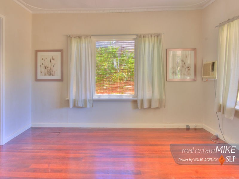 11 Church Street, Kelmscott WA 6111