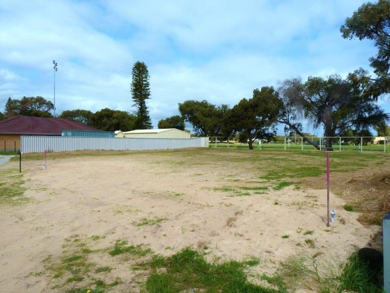 24 Parkland Drive, Warnbro WA 6169