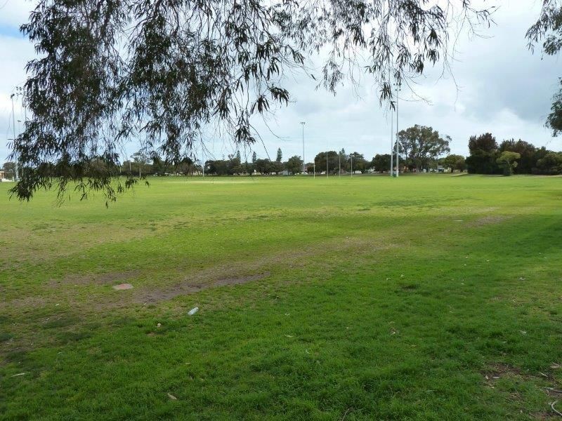 24 Parkland Drive, Warnbro WA 6169