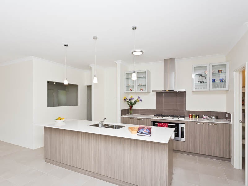 33 Albavale Roadway, Piara Waters WA 6112