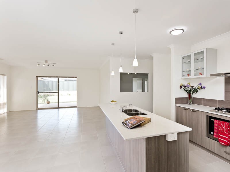 33 Albavale Roadway, Piara Waters WA 6112