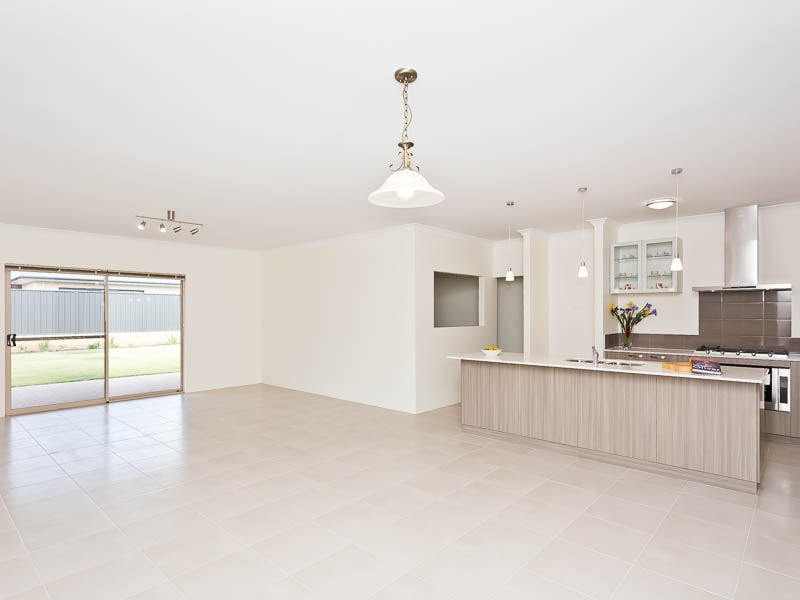 33 Albavale Roadway, Piara Waters WA 6112