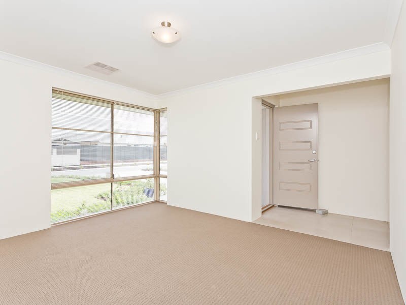 33 Albavale Roadway, Piara Waters WA 6112