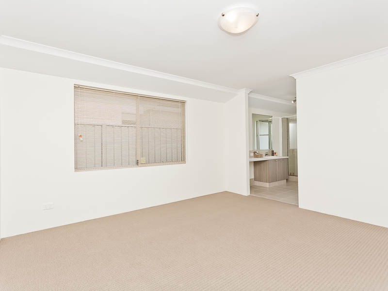 33 Albavale Roadway, Piara Waters WA 6112