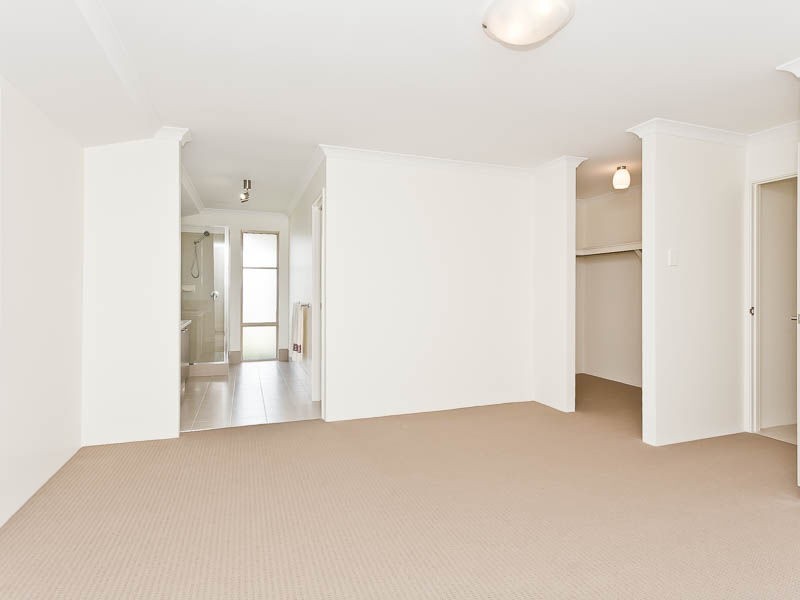 33 Albavale Roadway, Piara Waters WA 6112