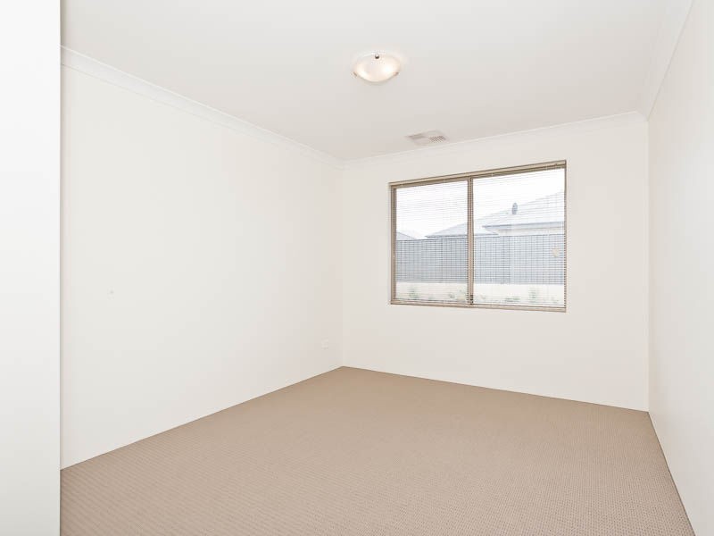 33 Albavale Roadway, Piara Waters WA 6112