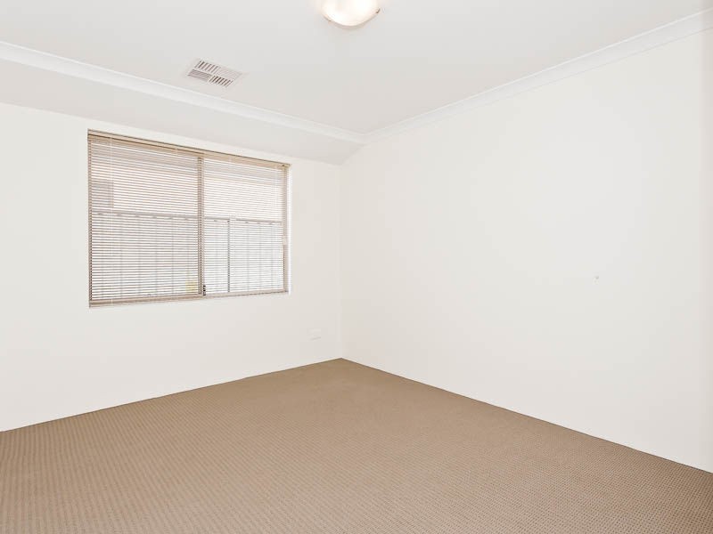 33 Albavale Roadway, Piara Waters WA 6112