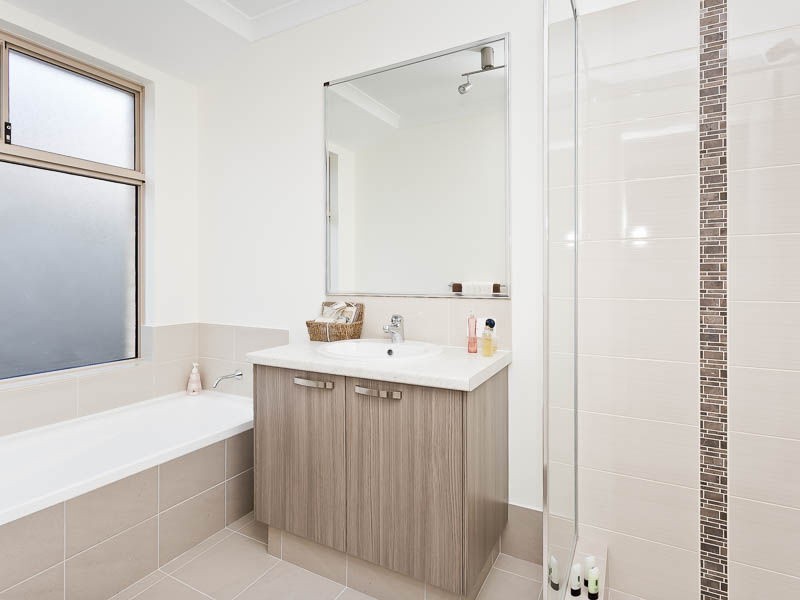 33 Albavale Roadway, Piara Waters WA 6112