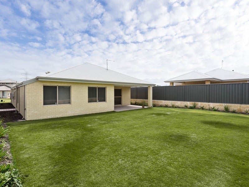 33 Albavale Roadway, Piara Waters WA 6112