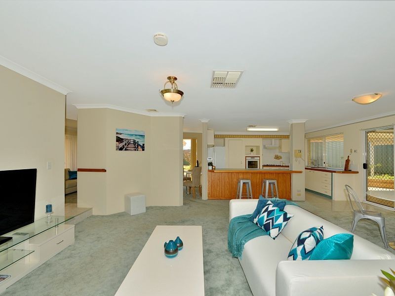 2 Brighton Place, Greenfields WA 6210