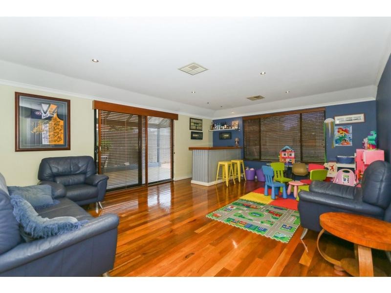 23 Stonewall Circuit, Landsdale WA 6065