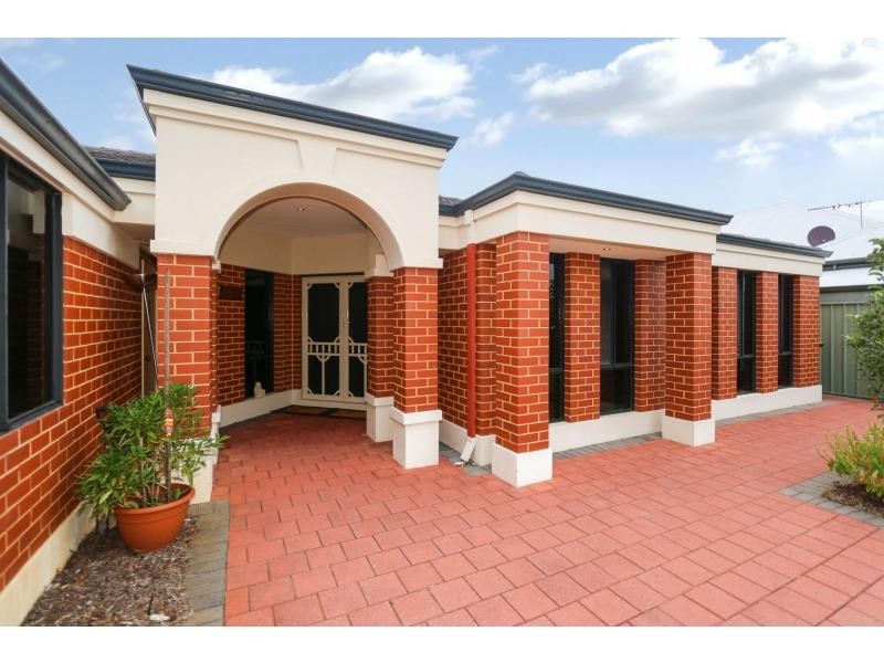 23 Stonewall Circuit, Landsdale WA 6065