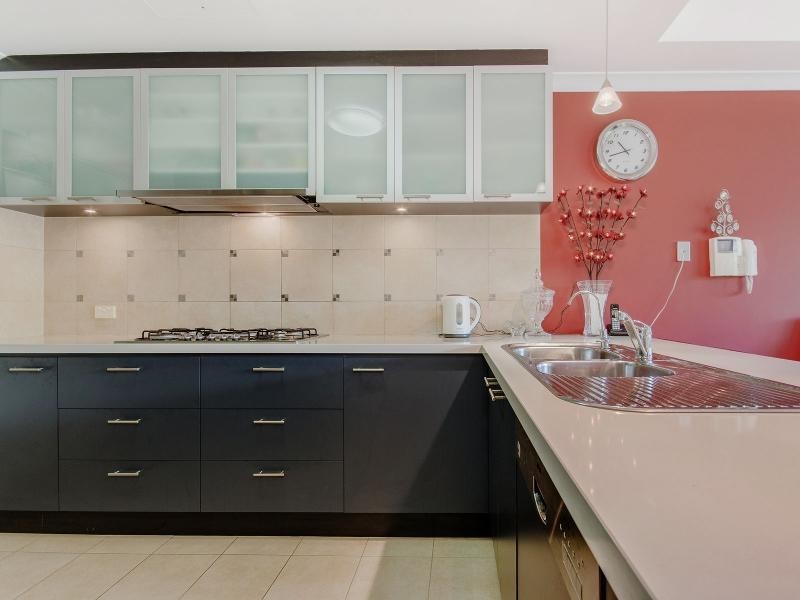 2/17 Rockingham Beach Road, Rockingham WA 6168