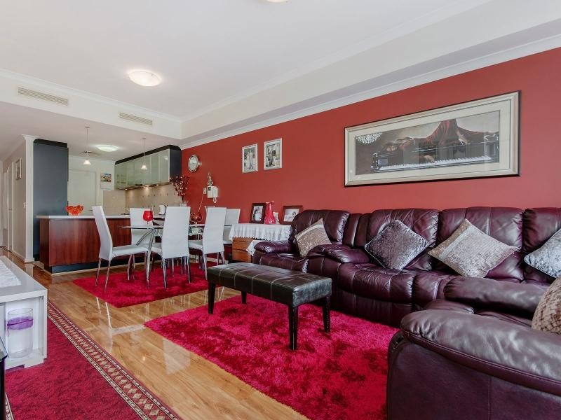 2/17 Rockingham Beach Road, Rockingham WA 6168