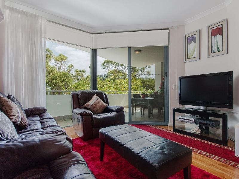 2/17 Rockingham Beach Road, Rockingham WA 6168