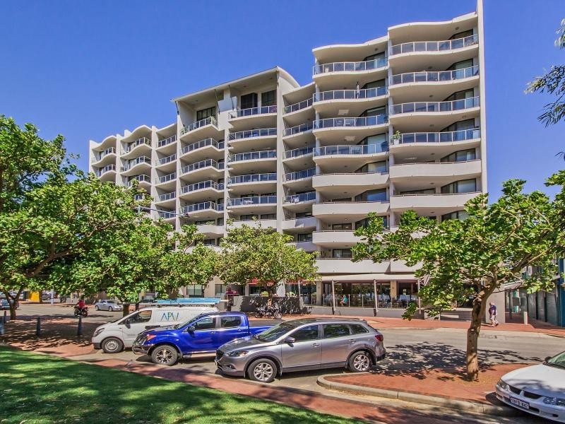 2/17 Rockingham Beach Road, Rockingham WA 6168