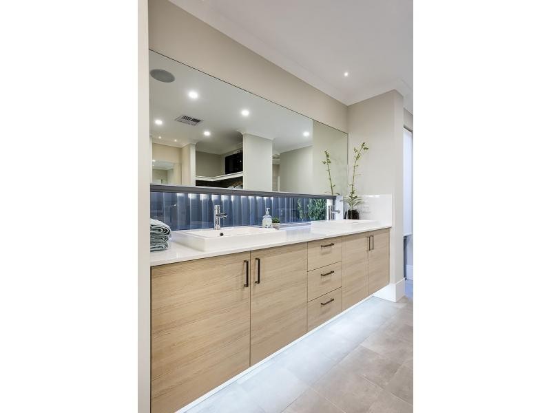 27 Radiant Glade, Eglinton WA 6034