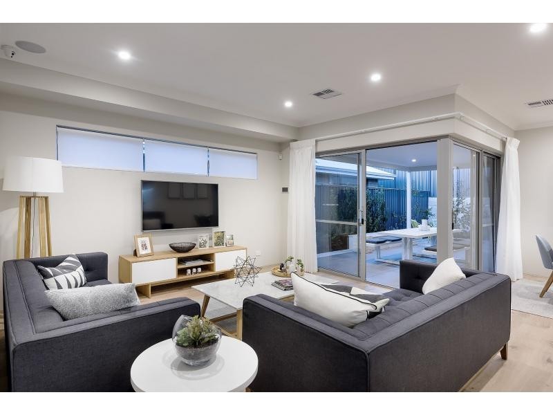 27 Radiant Glade, Eglinton WA 6034