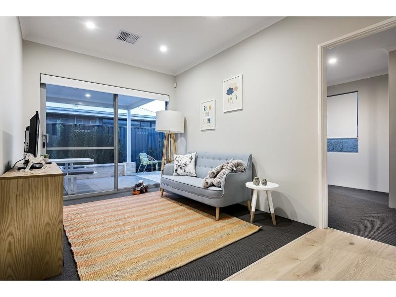 27 Radiant Glade, Eglinton WA 6034