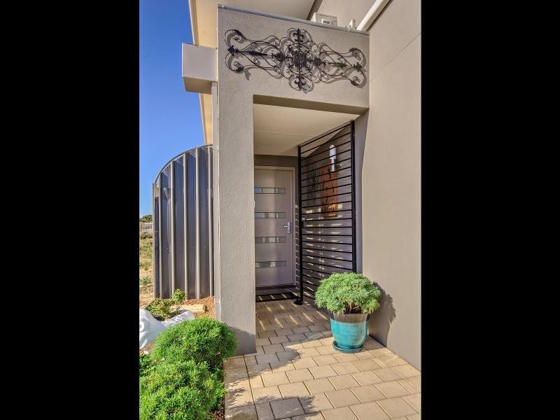 9/2 Long Beach Rise, Port Kennedy WA 6172