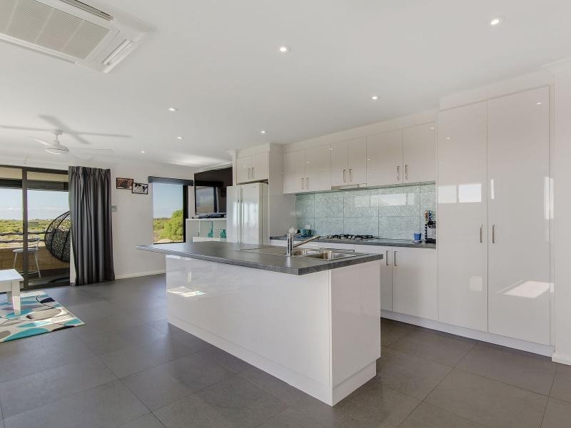 9/2 Long Beach Rise, Port Kennedy WA 6172