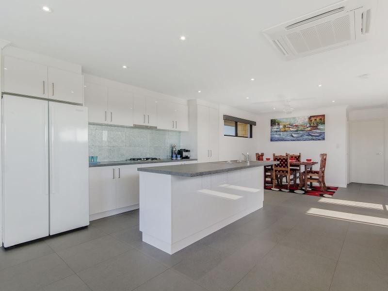 9/2 Long Beach Rise, Port Kennedy WA 6172