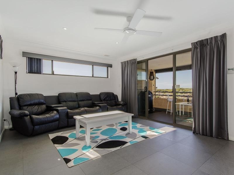 9/2 Long Beach Rise, Port Kennedy WA 6172