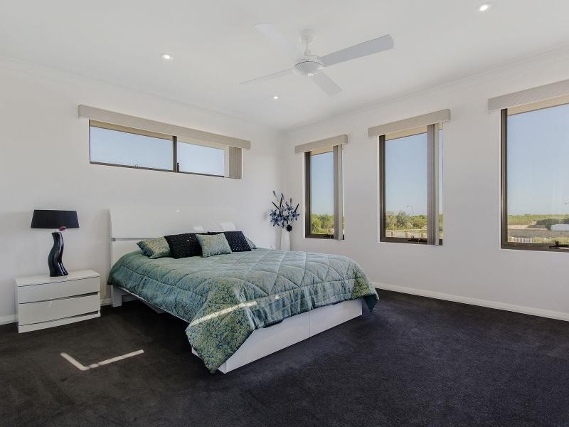 9/2 Long Beach Rise, Port Kennedy WA 6172