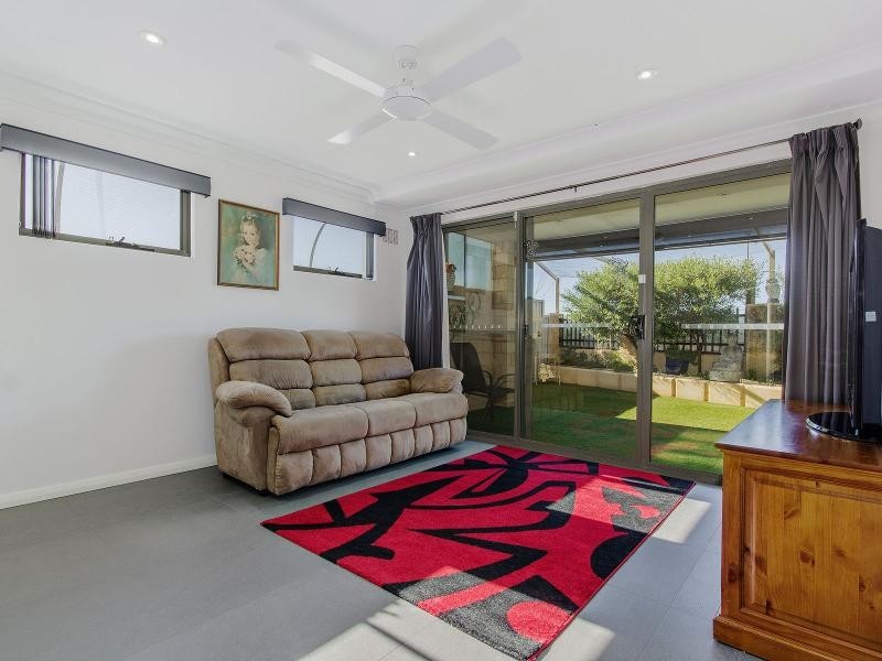 9/2 Long Beach Rise, Port Kennedy WA 6172